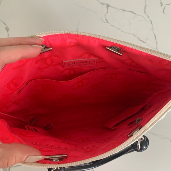 Chanel Cambon Handbag in white - Picture 6 of 9